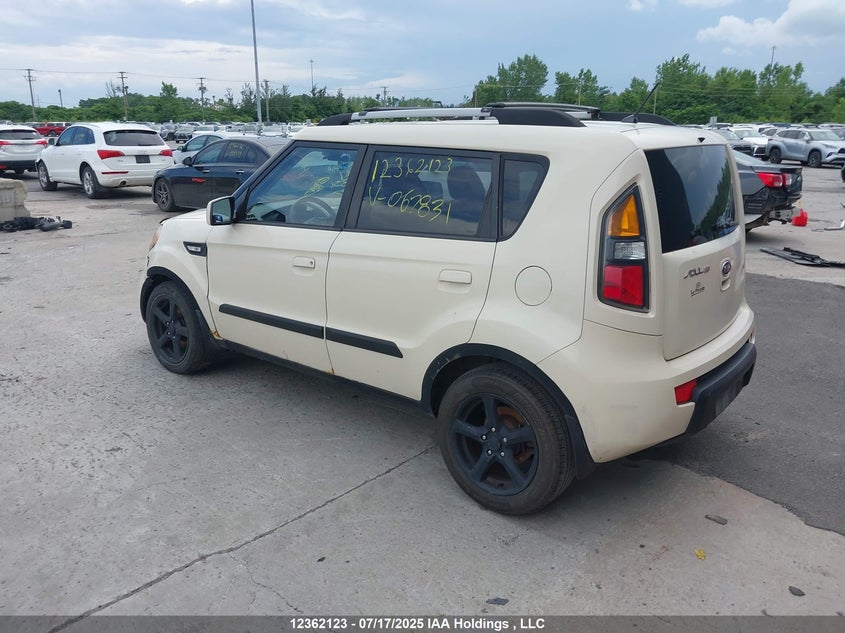 2010 Kia Soul VIN: KNDJT2A2XA7062831 Lot: 12362123