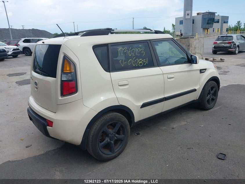 2010 Kia Soul VIN: KNDJT2A2XA7062831 Lot: 12362123