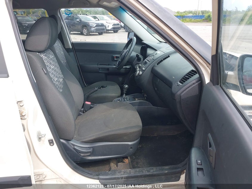 2010 Kia Soul VIN: KNDJT2A2XA7062831 Lot: 12362123