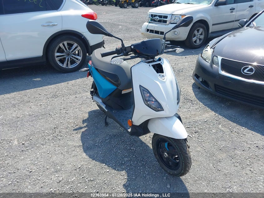 ZAPME1EB5N4000478 2022 Piaggio 1 Active auction photo 1