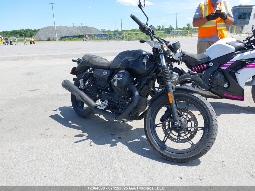 ZGUKZUA04NM000634 2022 Moto Guzzi V7 Stone auction photo 1