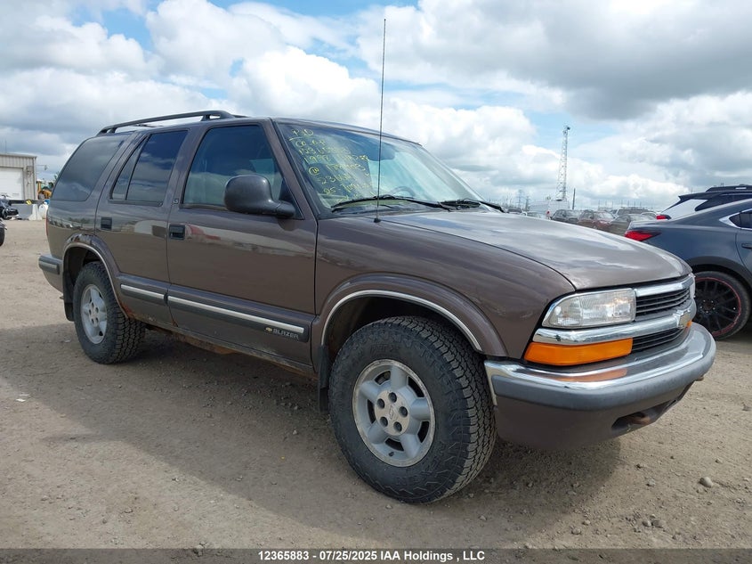 1GNDT13W1W2188403 1998 Chevrolet Blazer auction photo 1