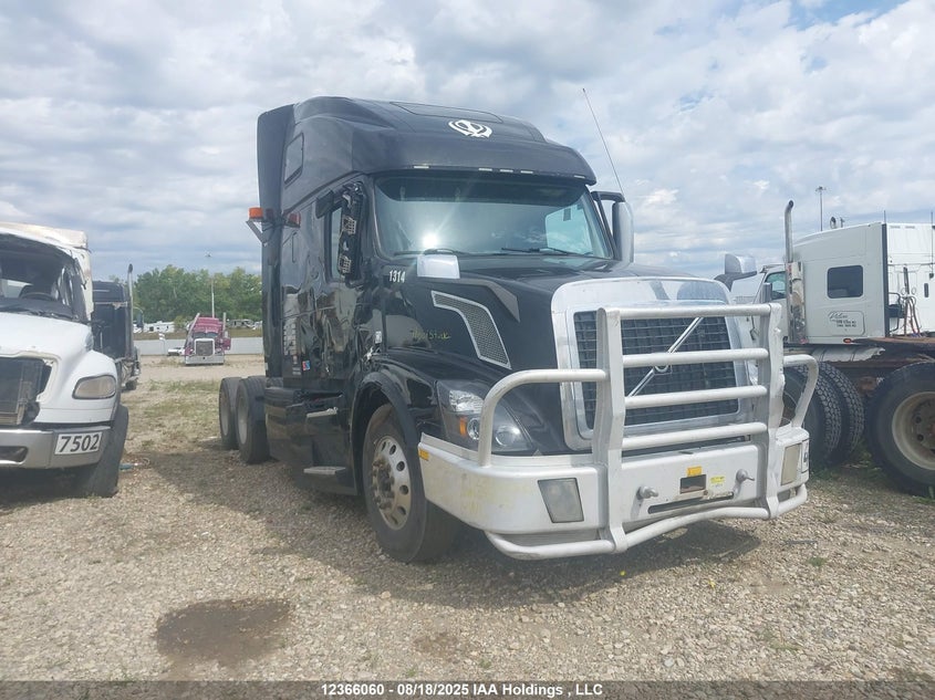 4V4NC9EJ8EN163240 2014 Volvo Vn L auction photo 1