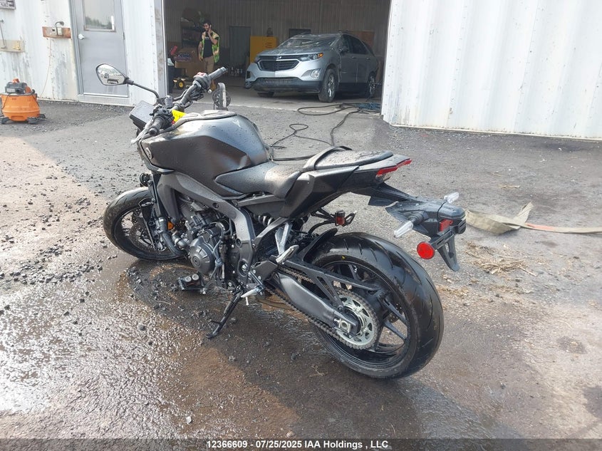 2025 Yamaha Mt09 black null gasoline JYARN94N6SA000998 photo #4