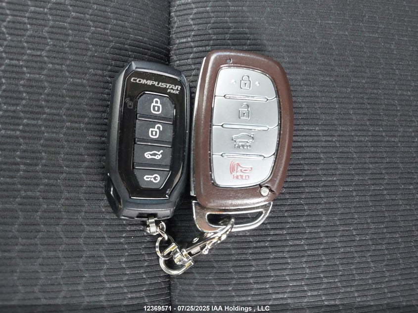 KMHD84LF7HU110383 2017 HYUNDAI ELANTRA photo no. 11