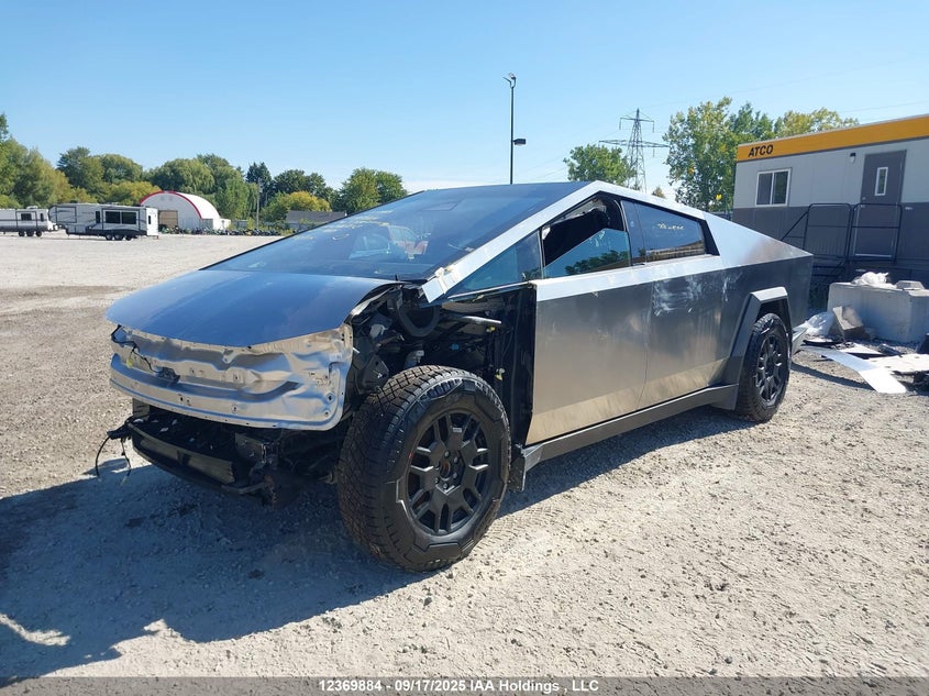 7G2CEHEE8RA038702 2024 TESLA CYBERTRUCK photo no. 2