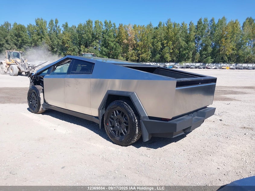 7G2CEHEE8RA038702 2024 TESLA CYBERTRUCK photo no. 3