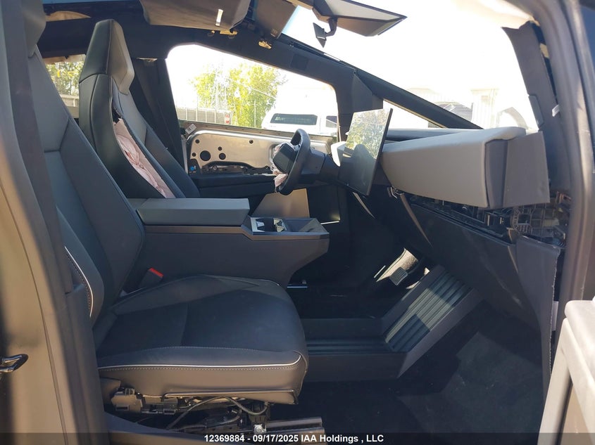 7G2CEHEE8RA038702 2024 TESLA CYBERTRUCK photo no. 5
