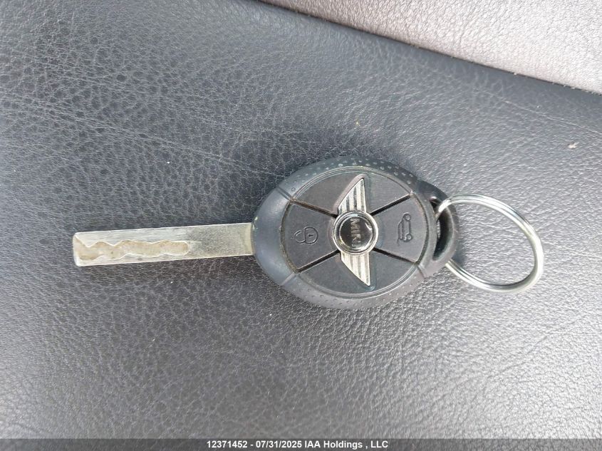 2007 Mini Cooper VIN: WMWRF33537TG16864 Lot: 12371452