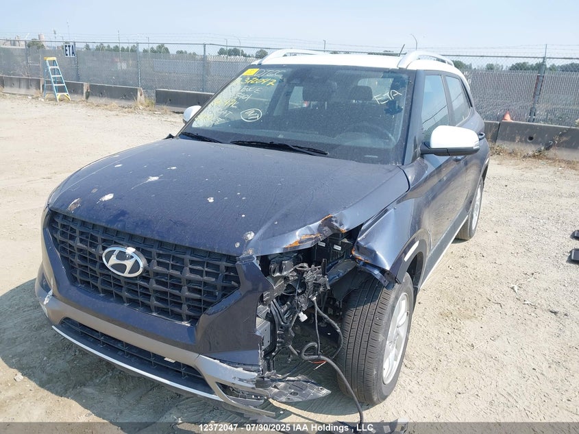 2023 Hyundai Venue Preferred With Two-Tone Body Colour VIN: KMHRC8A32PU255401 Lot: 12372047