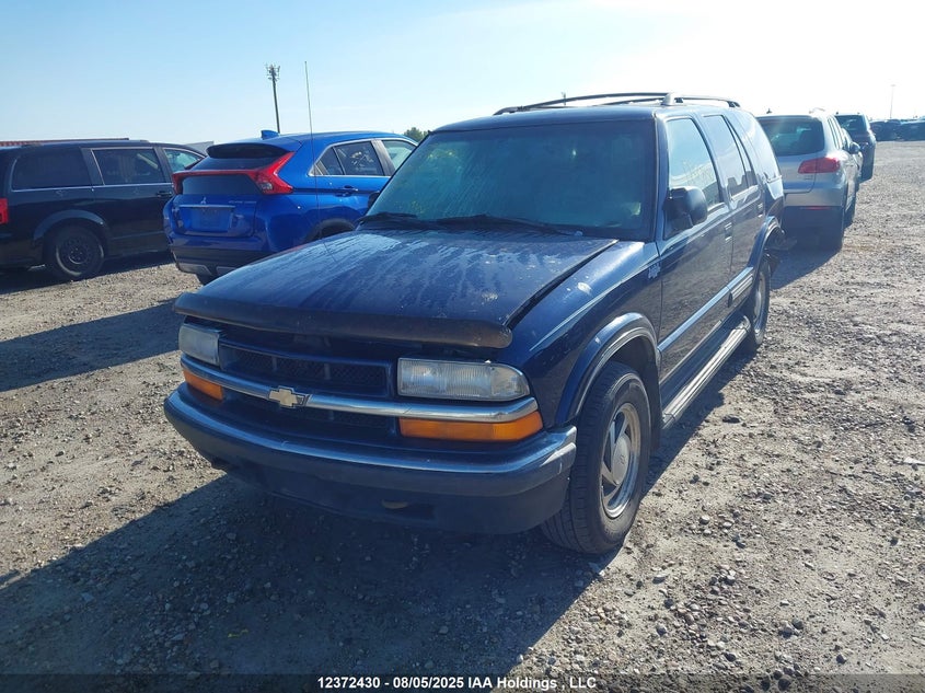 1GNDT13W612171105 2001 CHEVROLET BLAZER photo no. 2