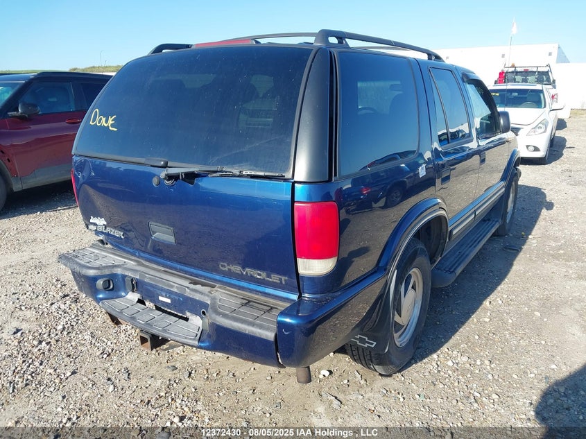 1GNDT13W612171105 2001 CHEVROLET BLAZER photo no. 4