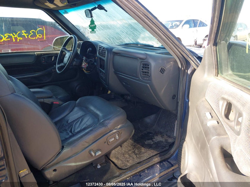1GNDT13W612171105 2001 CHEVROLET BLAZER photo no. 5