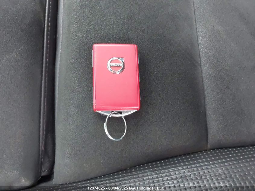 2019 Volvo Xc40 T5 R-Design VIN: YV4162UMXK2153601 Lot: 12374825