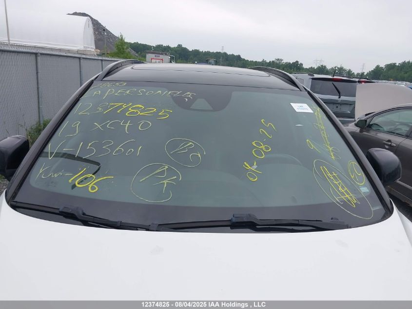 2019 Volvo Xc40 T5 R-Design VIN: YV4162UMXK2153601 Lot: 12374825