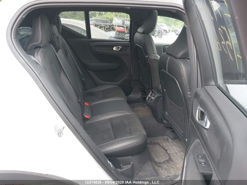 2019 Volvo Xc40 T5 R-Design VIN: YV4162UMXK2153601 Lot: 12374825