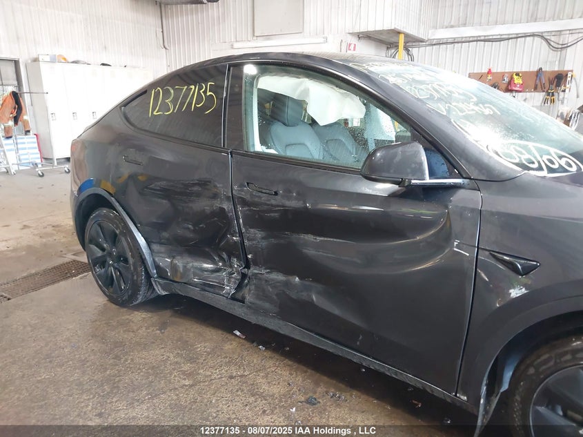 2025 Tesla Model Y VIN: 7SAYGDEE6SF224567 Lot: 12377135