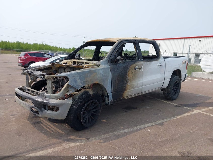 2020 RAM 1500, Полностью сгорел, IAAI, VIN 1C6SRFFT0LN261372 — фото 2