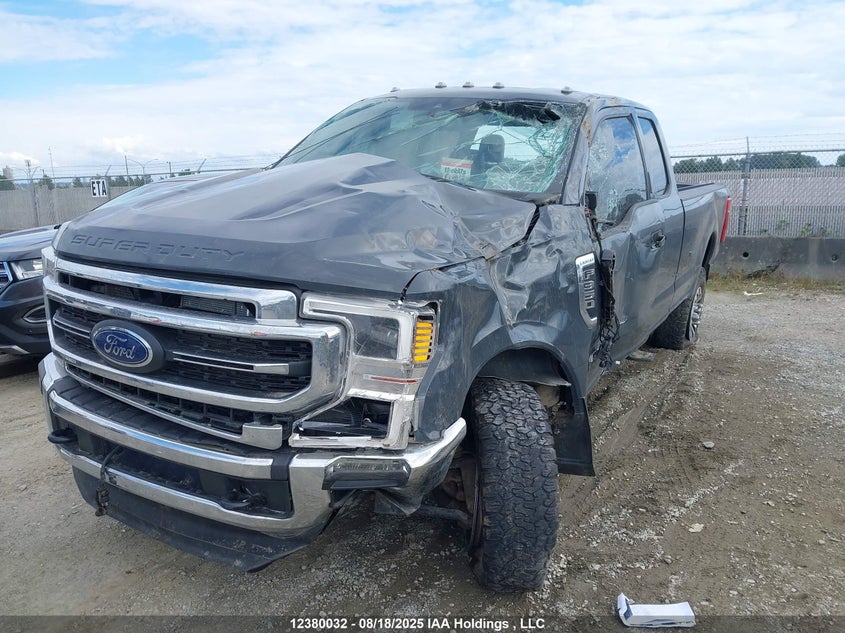 1FT8X3BT8MED36222 2021 FORD F350 photo no. 2