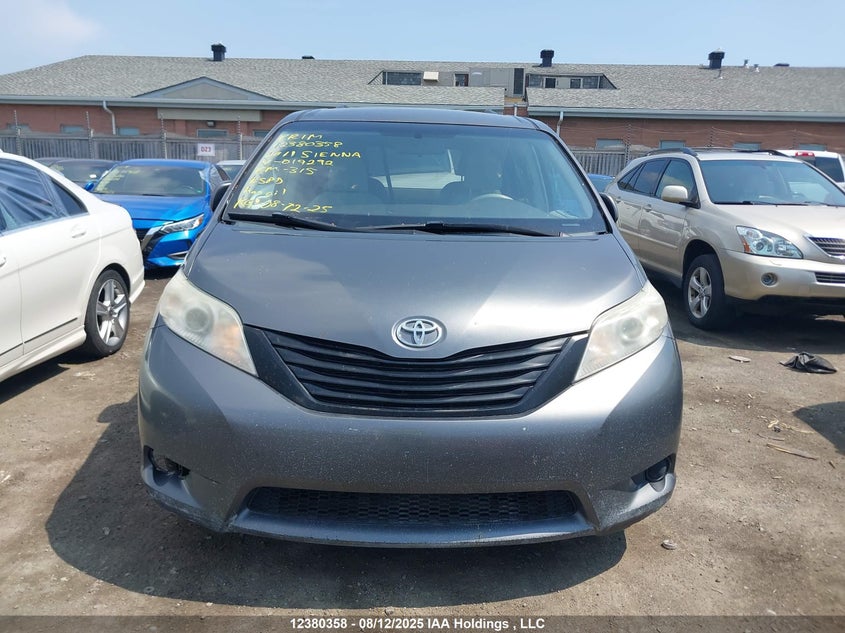 5TDZK3DC1BS019292 2011 TOYOTA SIENNA photo no. 12