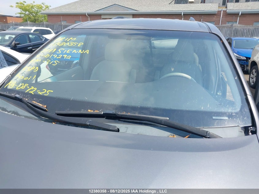 5TDZK3DC1BS019292 2011 TOYOTA SIENNA photo no. 17