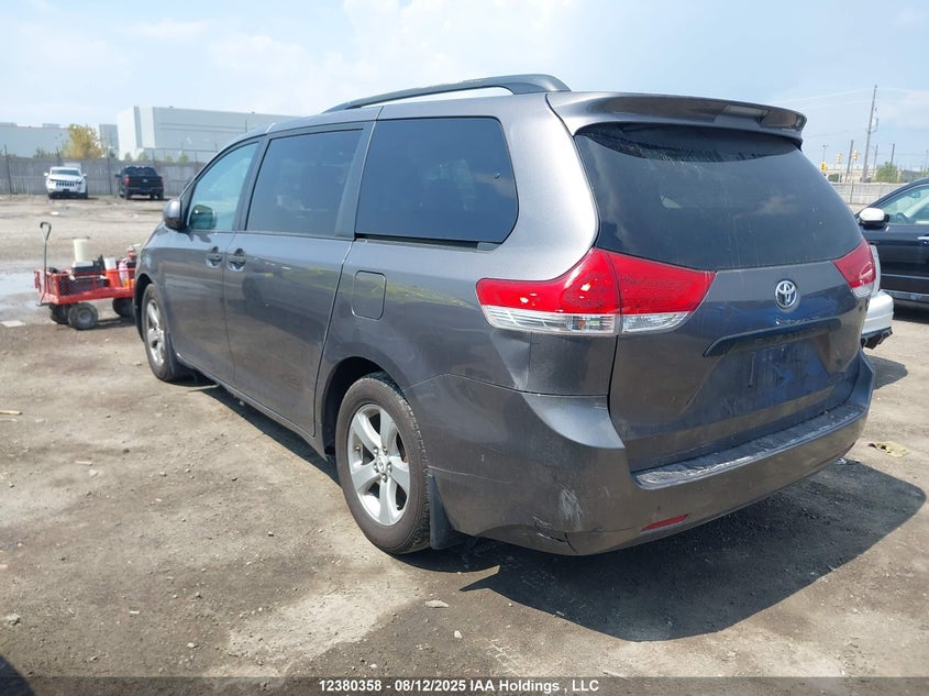 5TDZK3DC1BS019292 2011 TOYOTA SIENNA photo no. 3