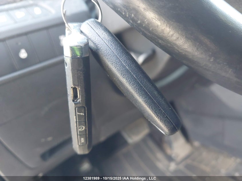 5NMZUDLA8JH055093 2018 HYUNDAI SANTA FE photo no. 11