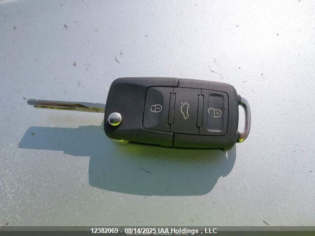 2010 Volkswagen New Beetle VIN: 3VWRW2AL1AM002250 Lot: 12382069