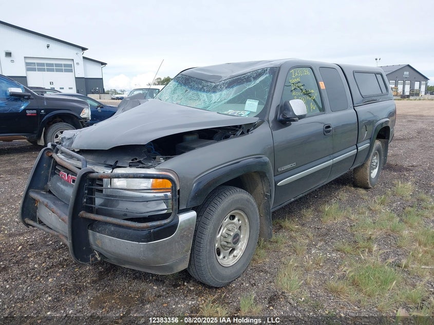 1GTFC29U1YZ178316 2000 GMC  photo no. 2