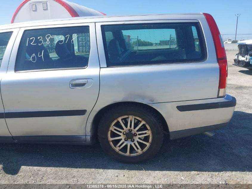 2004 Volvo V70 2.4 VIN: YV1SW61T842379868 Lot: 12385378
