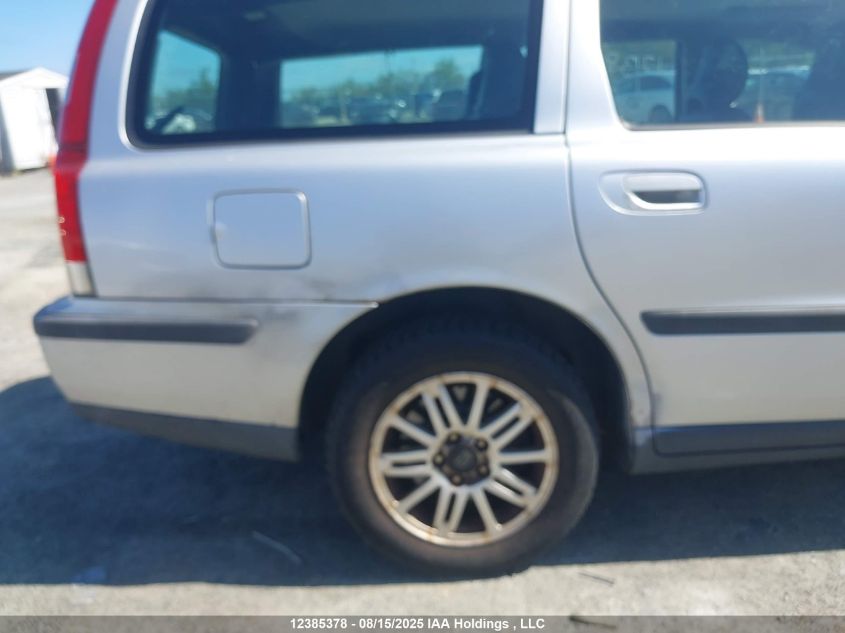 2004 Volvo V70 2.4 VIN: YV1SW61T842379868 Lot: 12385378
