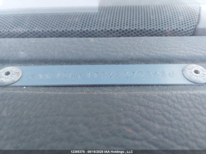 2004 Volvo V70 2.4 VIN: YV1SW61T842379868 Lot: 12385378