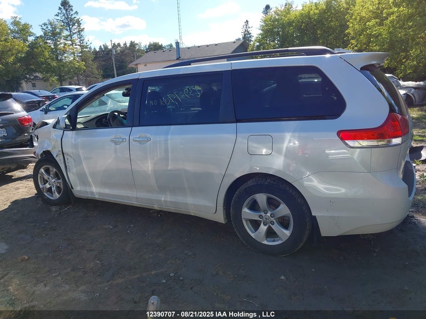 5TDYK3DC4CS213425 2012 TOYOTA SIENNA photo no. 15