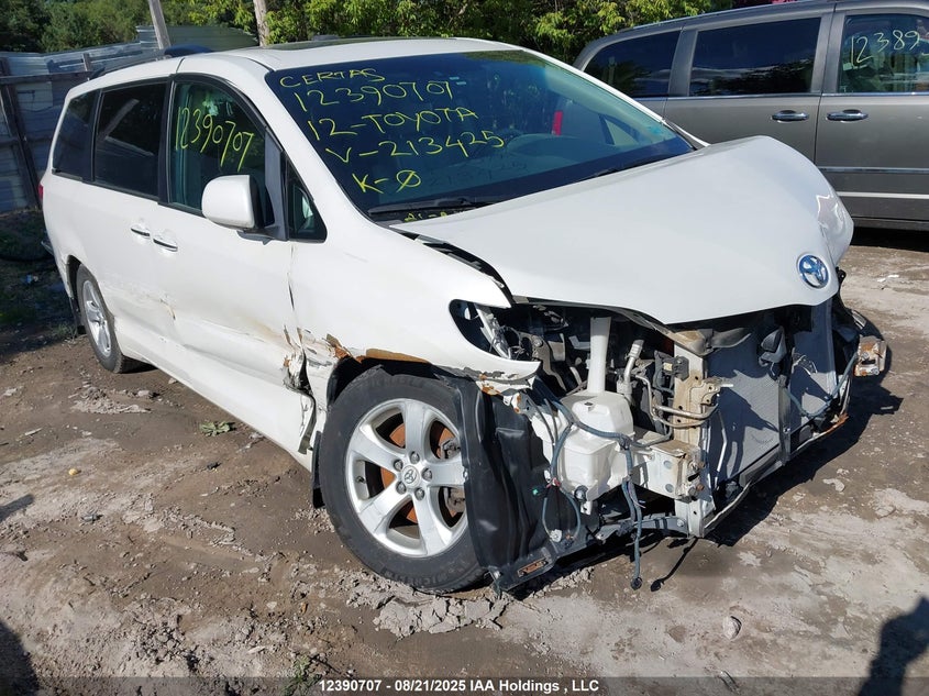 5TDYK3DC4CS213425 2012 TOYOTA SIENNA photo no. 12