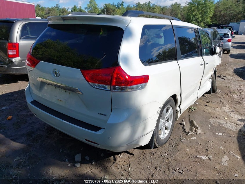 5TDYK3DC4CS213425 2012 TOYOTA SIENNA photo no. 4