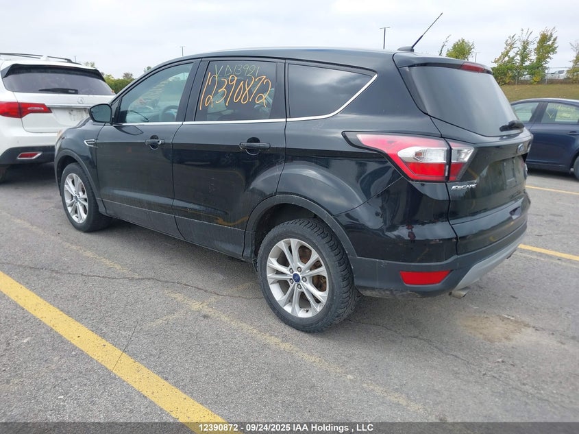 1FMCU0GD4HUD13921 2017 FORD ESCAPE photo no. 3
