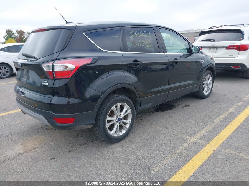 1FMCU0GD4HUD13921 2017 FORD ESCAPE photo no. 4