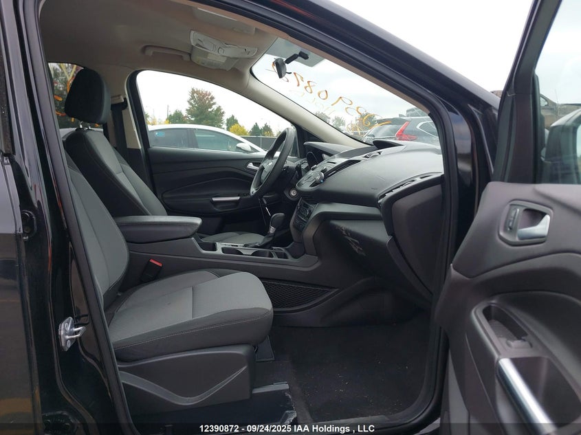 1FMCU0GD4HUD13921 2017 FORD ESCAPE photo no. 5