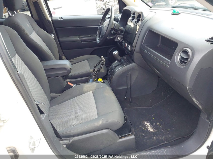 1J4NF4FBXAD520702 2010 JEEP COMPASS photo no. 5