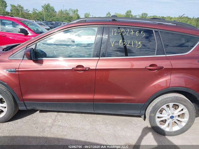 1FMCU9H9XJUB32195 2018 FORD ESCAPE photo no. 15