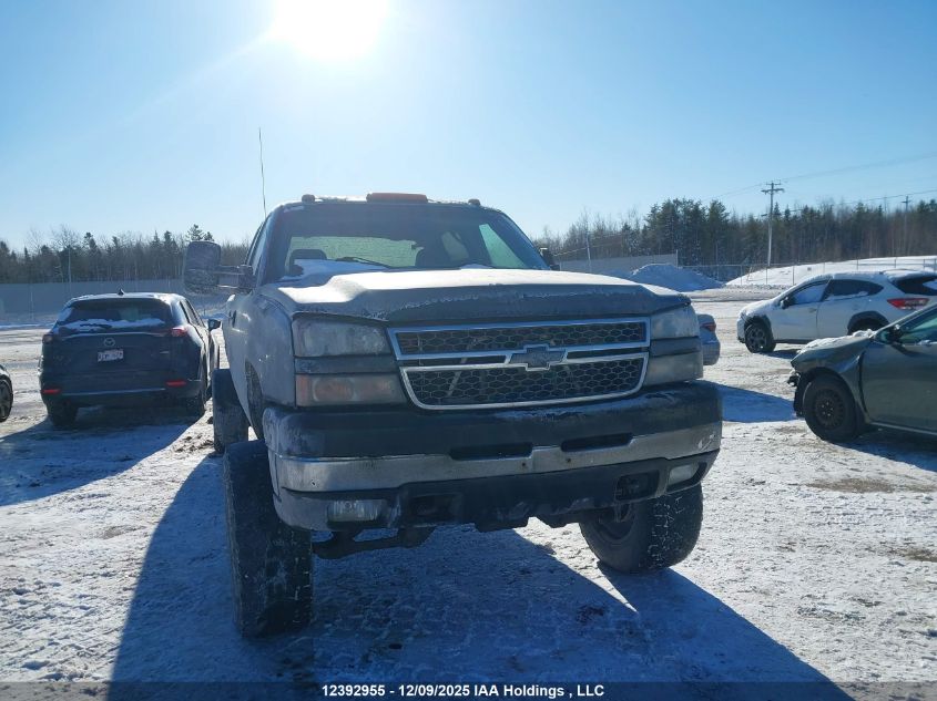 2005 Chevrolet Silverado 3500 Ls/Lt VIN: 1GCJK33215F880563 Lot: 12392955