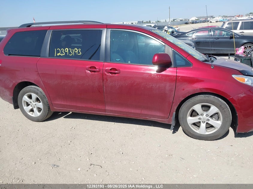 5TDKK3DC2BS034806 2011 TOYOTA SIENNA photo no. 14
