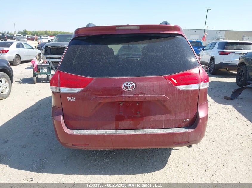 5TDKK3DC2BS034806 2011 TOYOTA SIENNA photo no. 17