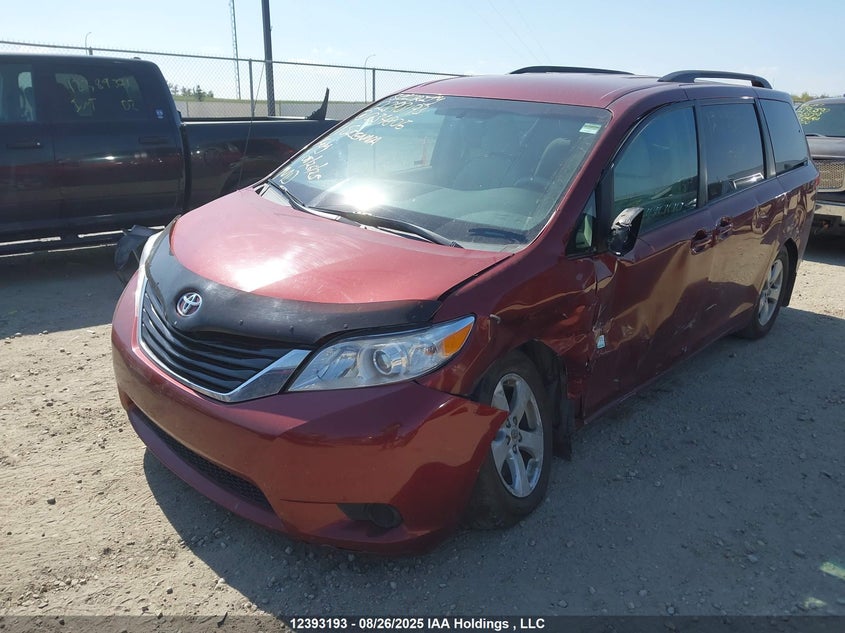 5TDKK3DC2BS034806 2011 TOYOTA SIENNA photo no. 2