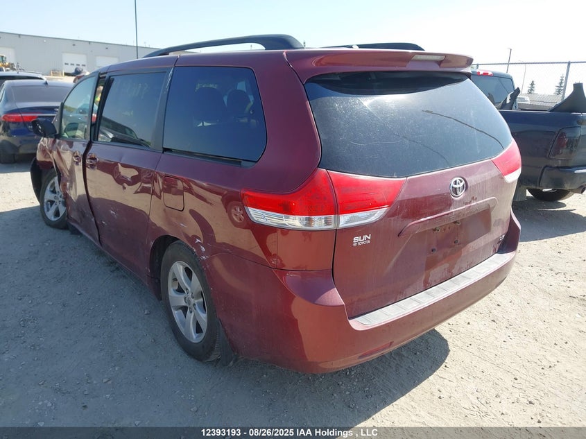 5TDKK3DC2BS034806 2011 TOYOTA SIENNA photo no. 3