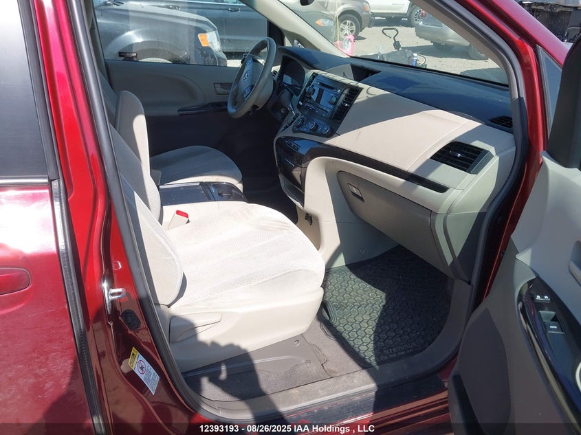 5TDKK3DC2BS034806 2011 TOYOTA SIENNA photo no. 5