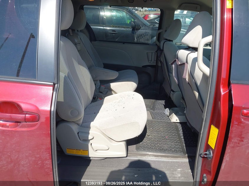 5TDKK3DC2BS034806 2011 TOYOTA SIENNA photo no. 8