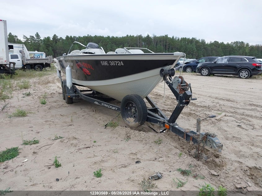 1ZERAURG82A003315 2002 Ez Loader Boat Trailer Boat Trailer & Starcraft Boat auction photo 1