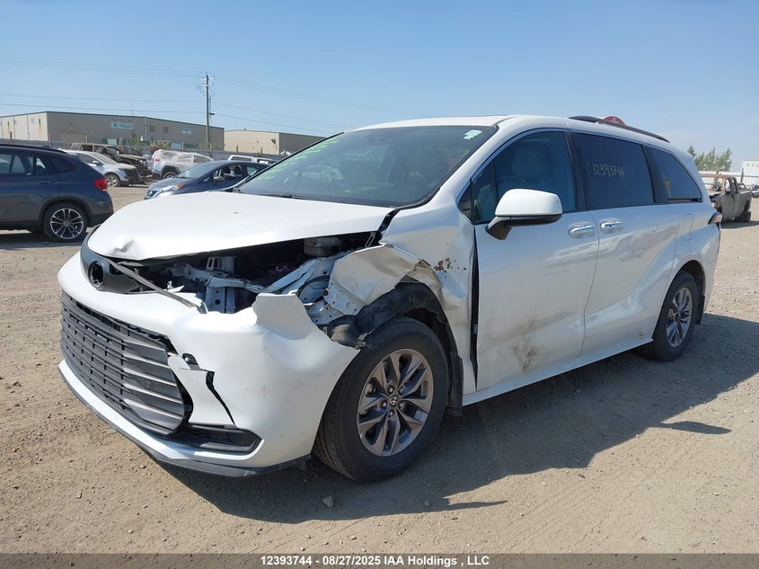 5TDGRKEC8SS236916 2025 TOYOTA SIENNA photo no. 2