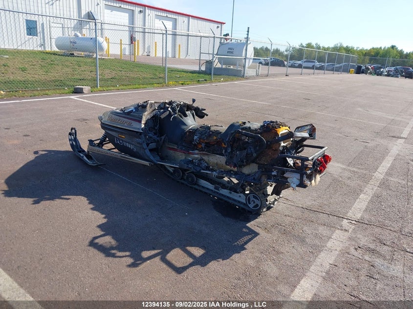 8DM008983 2001 YAMAHA  photo no. 3